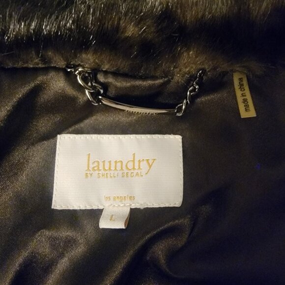 Beautiful Faux Fur Coat! - Picture 11 of 11